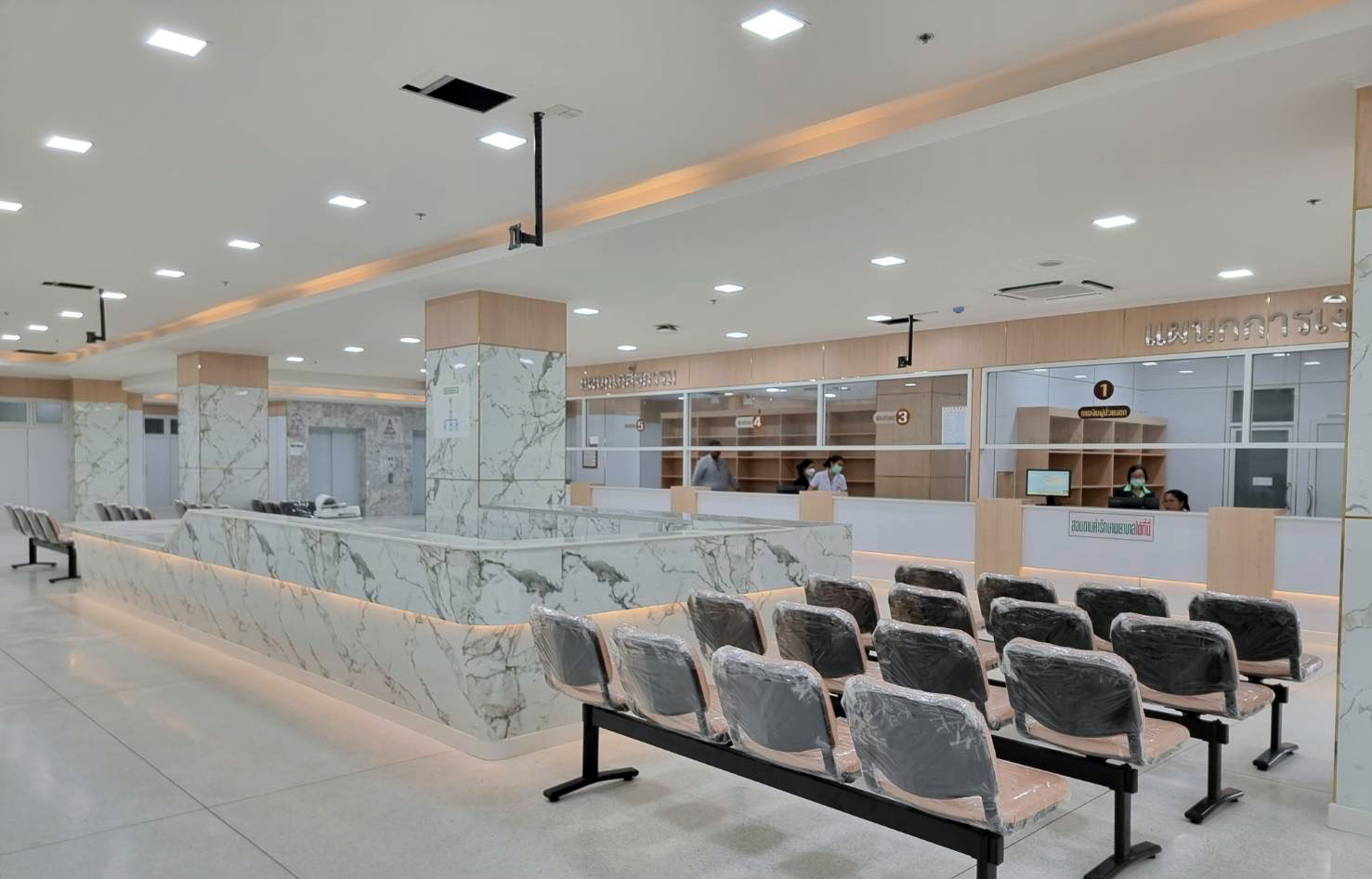 โถงนั่งรอ ชั้น 1